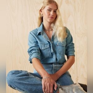 Levi's Iconic Western Denim Shirt in Medium Wash size Small Classic Fit